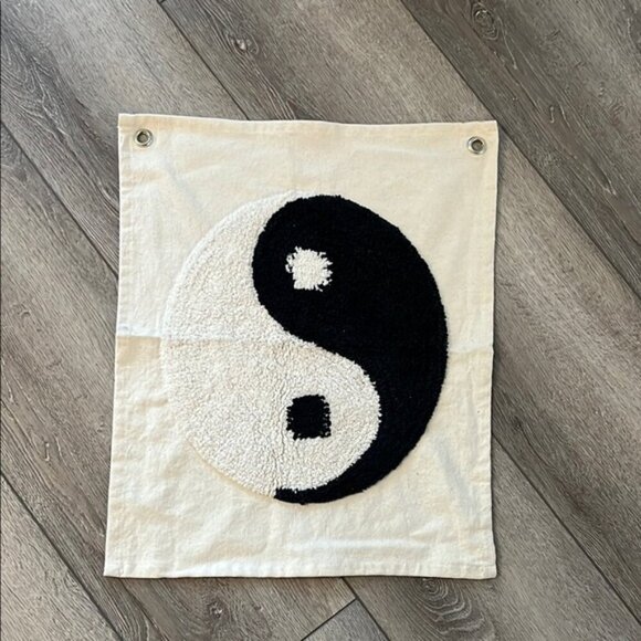 Urban Outfitters Yin Yang Tufted Tapestry - Picture 2 of 5